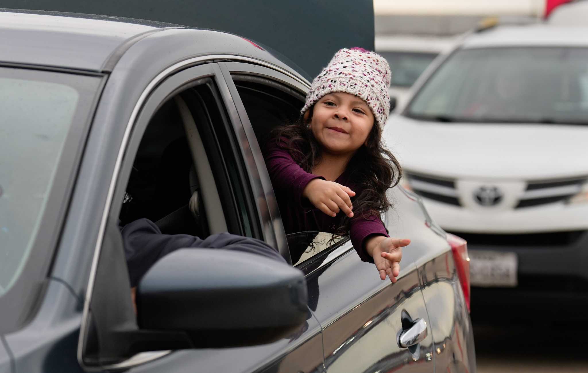 Houston fire department toy giveaway sees hundreds of cars line up